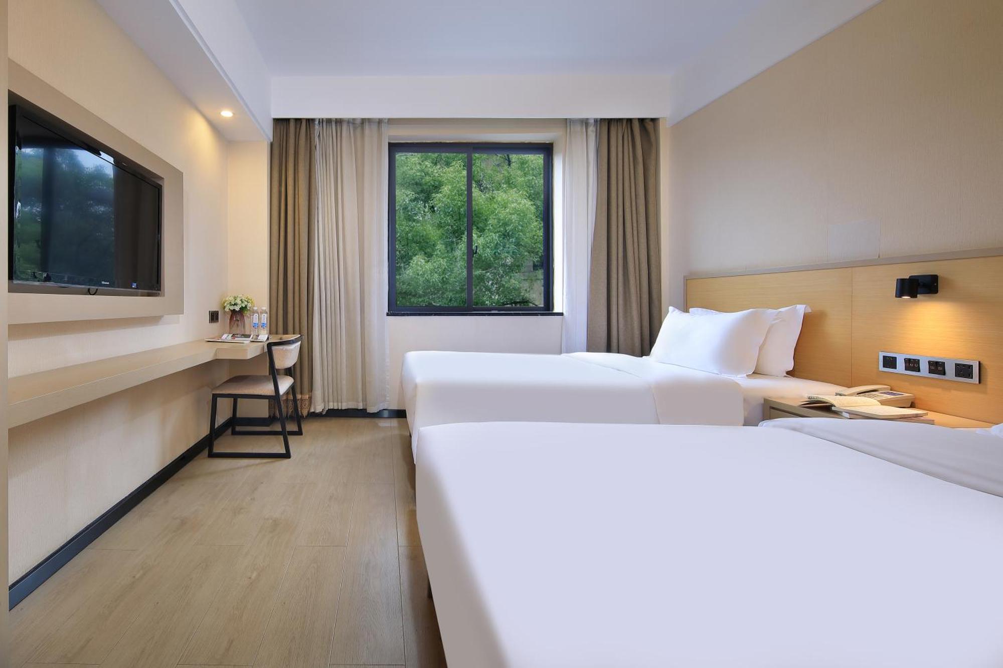 Wing Hotel Guilin- Pedestrian Street Room photo