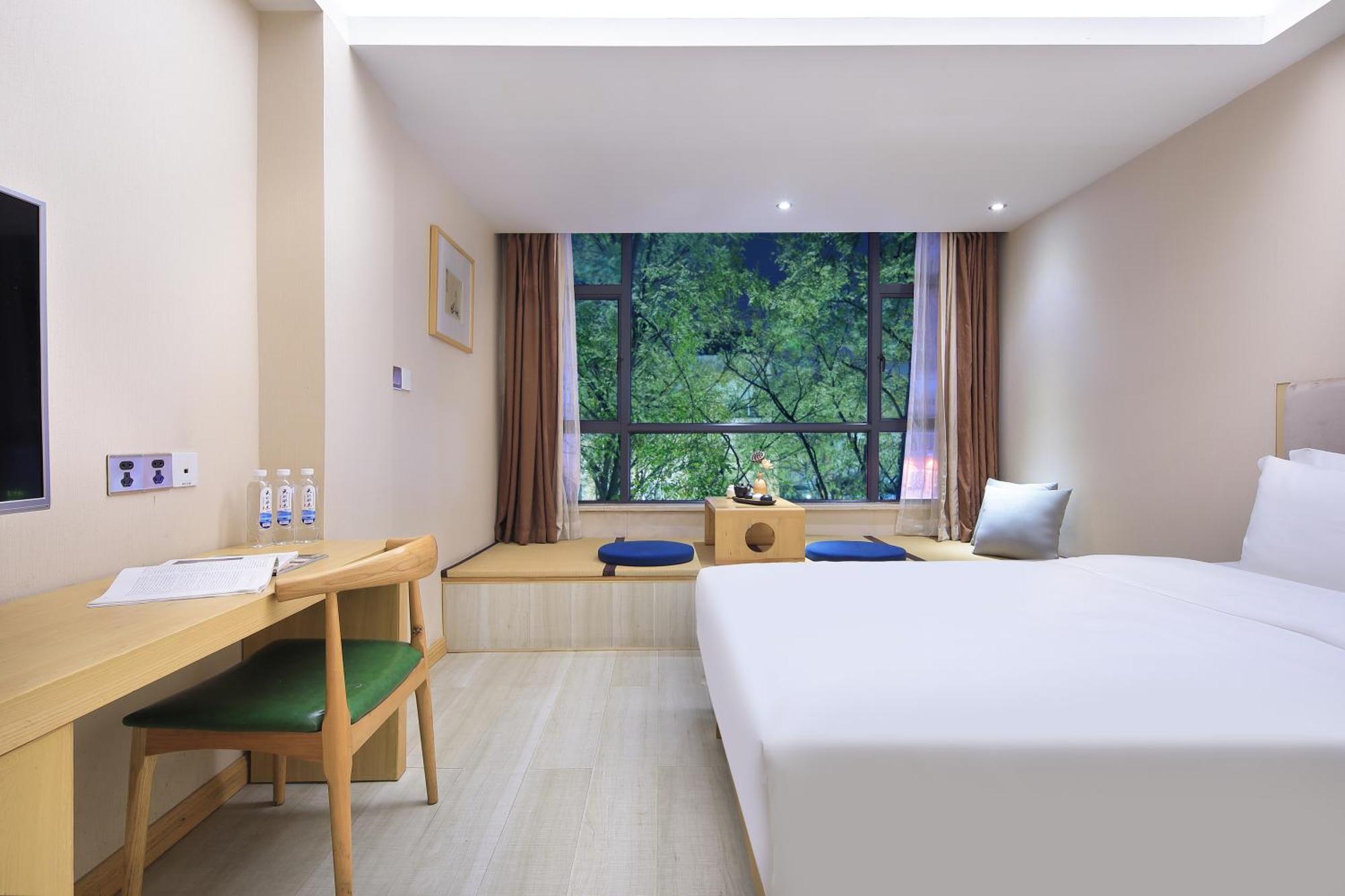 Wing Hotel Guilin- Pedestrian Street Room photo